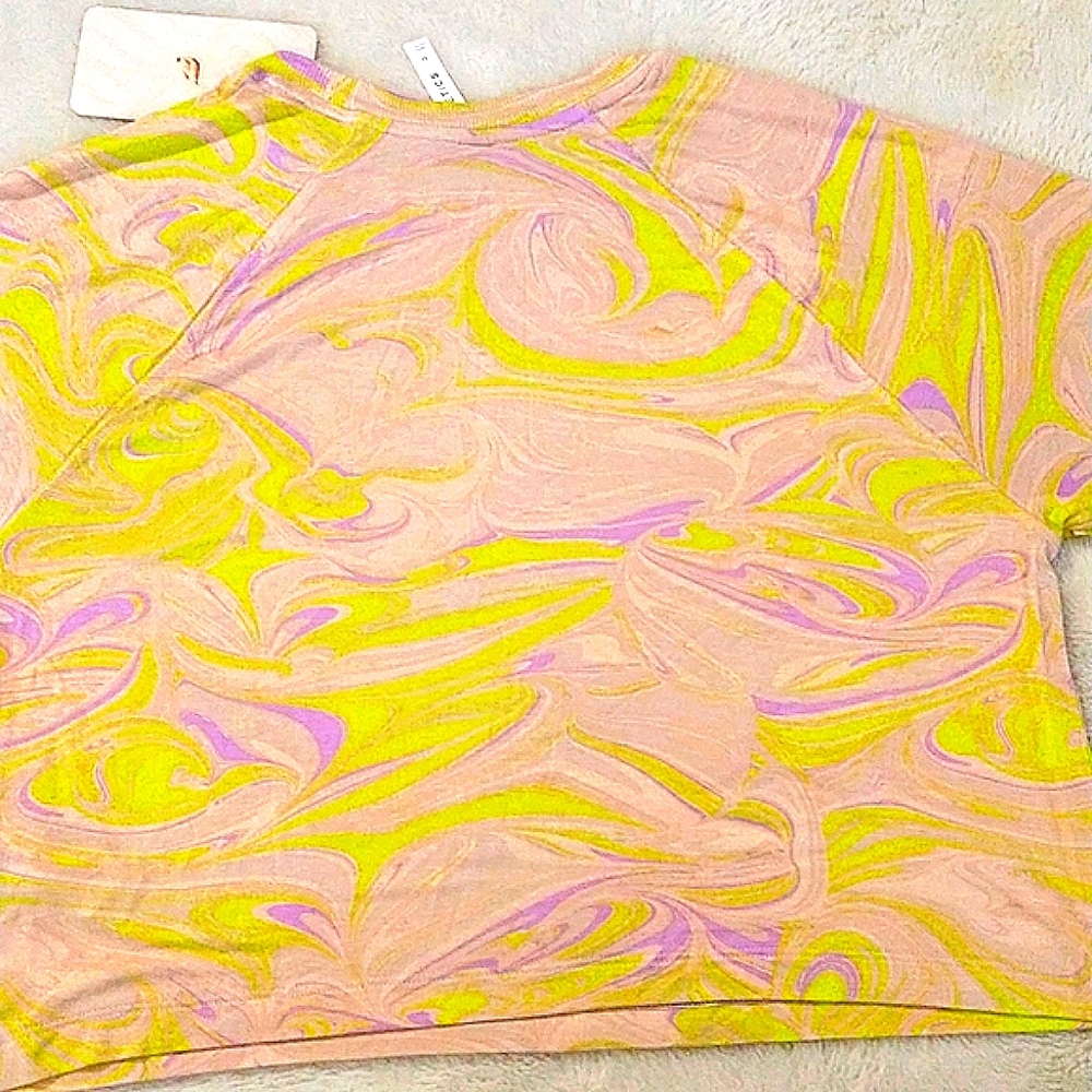Fabletics Love day Ragian Tee - Picture 7 of 8